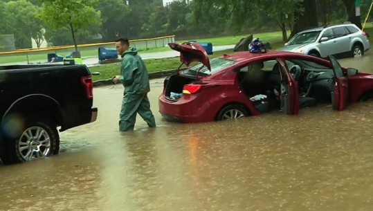 Washingtoni 'zgjohet' nën ujë! (VIDEO)