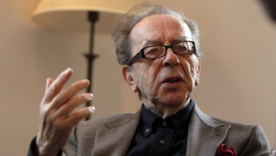 Lexuesit spanjollë: Ismail Kadaresë t'i jepet çmimi Nobel