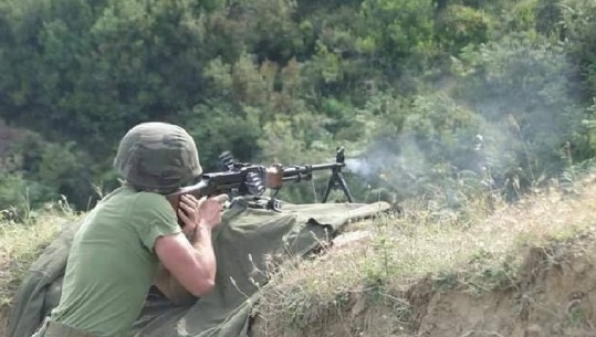 10 vajza mes 126 ushtarëve që përfunduan shkollën në Bunavi /FOTOT