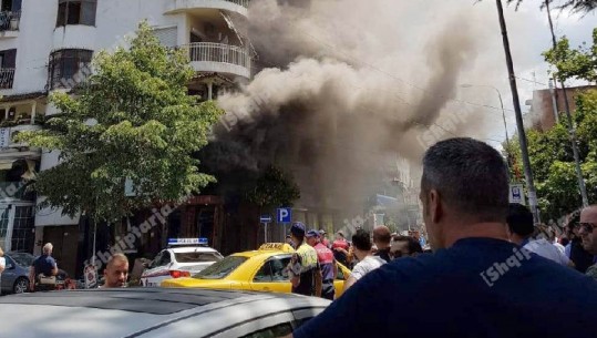 Shpërthen bombola me hidrogjen, shtëllunga tymi në dyqanin e tullumbaceve (VIDEO)