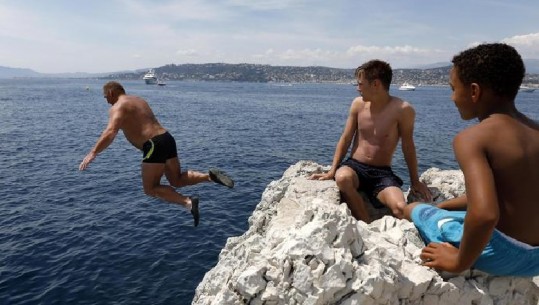 Francë, rikthehet 'canicule', me temperatura 40 gradë