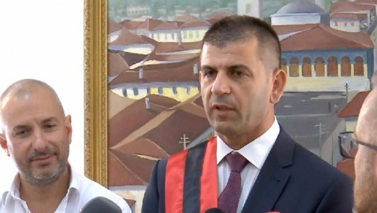 U betua si kryebashkiak i Vorës! Kajmaku: Sot futem në zyrë, nuk do ketë dallim mes të majtëve dhe të djathtëve (VIDEO)