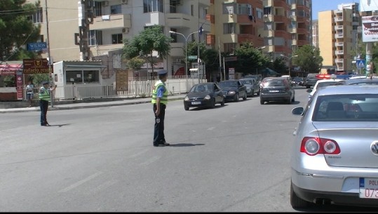 Fluksi drejt bregdetit/ Ndalohen mjetet e tonazhit të rëndë, Tola në Shëngjin: Ja si të shmangni trafikun 