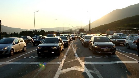 Festa e Kurban Bajramit dhe pushime në Shqipëri/ Fluks në doganën e Morinës e Kapshticës (VIDEO)