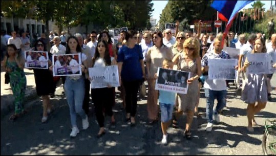 Nis marshimi i PD kundër Konstituimit të Këshillit Bashkiak, Voltana Ademi nuk del nga zyra