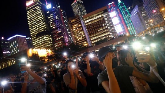 Hong Kong, një zinxhir i gjatë njerëzor si në vitin 1989