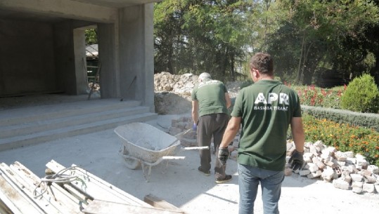 FOTOT/ 75 Vjetori i Çlirimit të Atdheut, rehabilitohen Varrezat e Dëshmorëve  