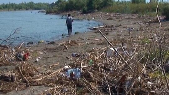 Deti përpin 200 metra në bregun e detit në Lezhë (VIDEO)