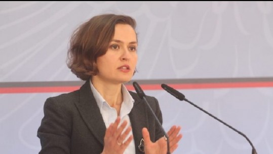 Shahini: Brenda vitit 2021 të gjithë nxënësit e arsimit të detyrueshëm tekste shkollore falas