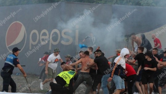 100 policë privatë për 8 mijë tifozë, përplasja në stadium filloi prej ofendimeve (VIDEO)