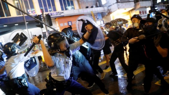 Hong Kong, 'lumi' njerëzor proteston në Parkun Tamar për demokraci dhe kundër varësisë nga Pekini