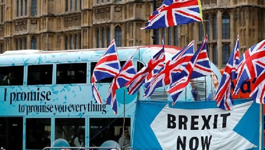 Brexit/Backstop, Dublini hedh poshtë krijimin e qendrave e zhdoganimit në kufi