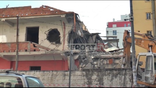 Përplasja te 'Petro Nini' në Mars/ Pas 7 muajsh arrihet marrëveshja mes dy familjeve dhe pronarit, shembet banesa