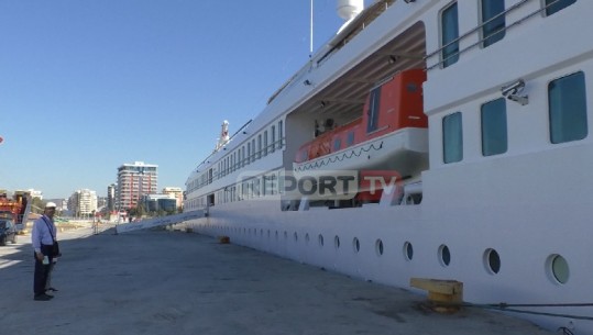 Zbarkon në Vlorë kroçiera me 182 turistë: Qetësi dhe bukuri, plazhi është shumë i pastër (VIDEO)