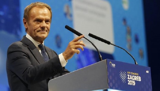 Donald Tusk në krye të partive më të mëdha të krahut të djathtë europian me 93% të votave