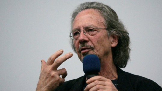 Peter Handke: Votova për Jugosllavinë dhe mora pjesë në ceremoninë e varrosjes së saj...dhe përmend çekanin