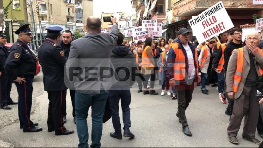 Banorët e Astirit protestë para Prokurorisë së Tiranës/ Policia: Lironi rrugën ose do zbatojmë ligjin (VIDEO)