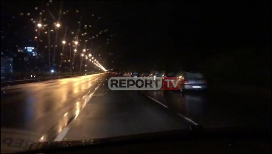 Frikë nga tërmetet, qytetarët e Tiranës strehohen në autostradë 