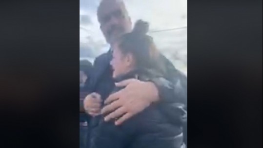 Rama mbërrin për homazhe tek familja Cara dhe Greku, e reja shpërthen në vaj në krahët e kryeministrit (VIDEO)