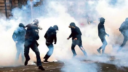 Franca kundër Macron, 1.5 milion protestues në rrugë, zjarr në ‘Place de la République’