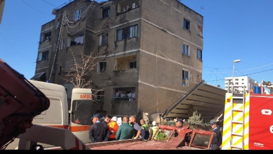 Holloi muret dhe bazamentin mbajtës të pallatit për të shtuar ambientet e lokalit, në kërkim pronari i 'Bar Barons'