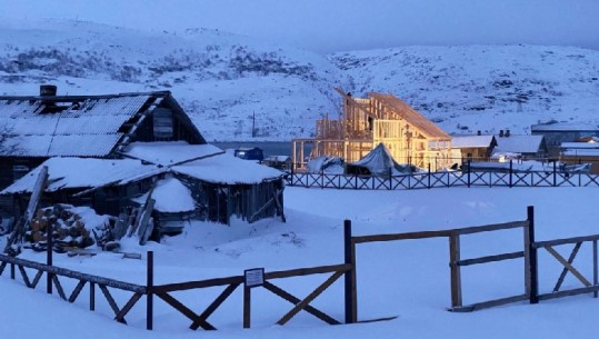 Qyteti ku dielli nuk lind për një muaj... (FOTO)