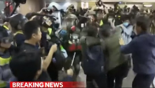 Krishtlindje e trazuar në Hong Kong, protesta dhe të arrestuar (VIDEO)