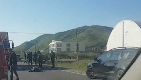 Berat/ Kamioni përplas motoçikletën, plagoset drejtuesi i saj