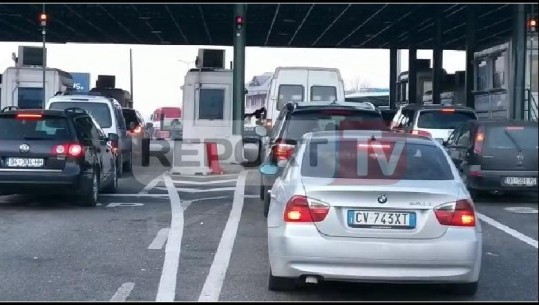 Emigrantët vijojnë kthimin në vendet ku jetojnë, fluks në doganat shqiptare (VIDEO)