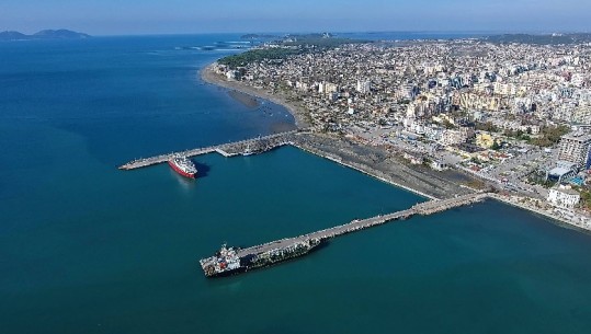 Era e fortë 'pushton' vendin, pezullohet lundrimi në Portin e Vlorës 