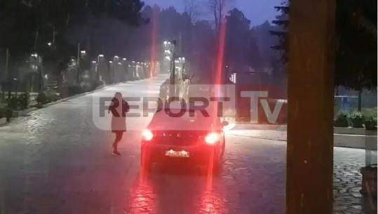 Temperaturat e ulëta, nisin reshjet e borës në Llogara (VIDEO)