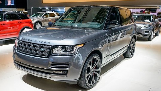 Gafa e Pep Guardiolës, i hedh benzinë në vend të naftës 'Range Rover'-it rreth 200 mijë dollarë