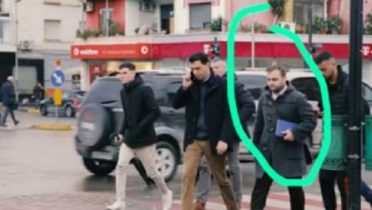 Foto/ Në shkelje të ligjit, audituesi i KLSH-së aktron në videon e inskenuar të Lulzim Bashës