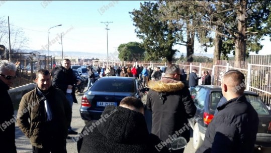 Banorët e Tufinës në protestë: Duam një rrugë tjetër, se kjo bllokohet çdo ditë nga kortezhet mortore 