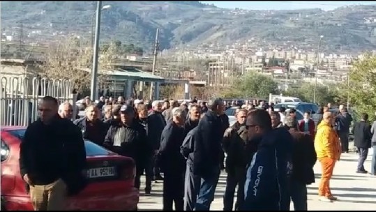 Naftëtarët e Ballshit paralajmërojnë se do i bashkohen: Kërkojmë bukën e fëmijëve! Kompania afat deri në 14:30