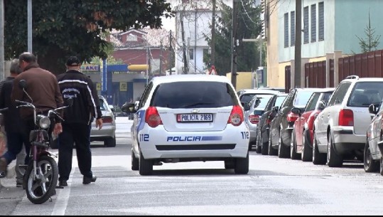 Shkodër- Konfliktohen dy persona, njëri plagoset me thikë, shkon në spital dhe gënjen policinë: Po rregulloja makinën! Arrestohen të dy