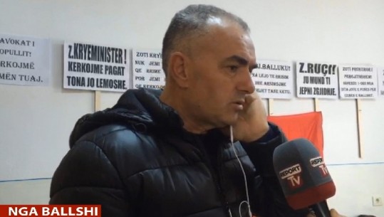 Një prej organizatorëve të grevës së urisë në Ballsh: Nëse marrim 3 paga negociojmë! I gjithë qyteti e ka jetën të lidhur me rafinerinë (VIDEO)