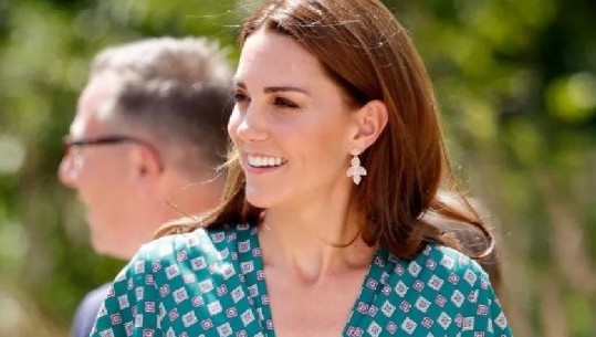 Aksesorët rozë të Kate Middleton u shitën në mënyrë marramendëse (FOTO)