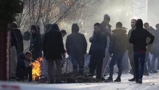 Kriza në Siri, Ankaraja: Më shumë se 80 mijë emigrantë kanë kaluar kufirin për në Europë