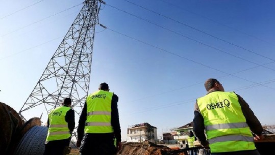 Reshjet e shiut këpusin linjat elektrike dhe dëmtojnë shtyllat e tensionit, OSSH: Po punohet për riparimin, 1800 punonjës në terren në gjithë vendin