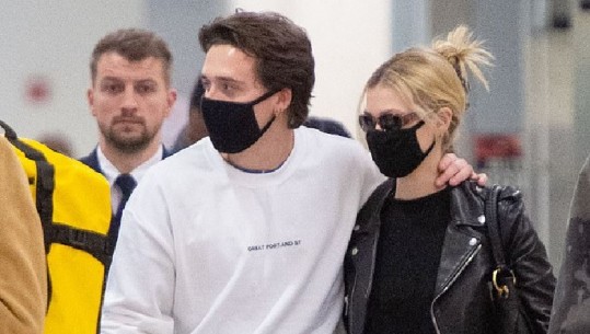 Brooklyn, djali i madh i familjes Beckham bashkë me të dashurën me maskë të zezë në New York