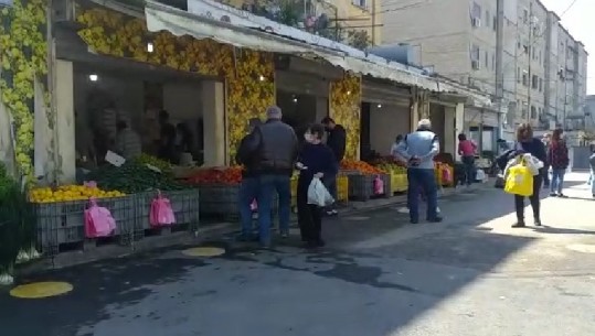 Zgjatja e orarit deri në 17:30, zhduken radhët në tregu i Kombinatit dhe Vasil Shanto - VËZHGIMI (VIDEO)