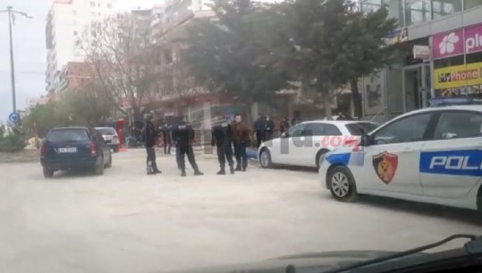 Lushnjarët prani të madhe në rrugë, policia shton kontrollet (VIDEO)