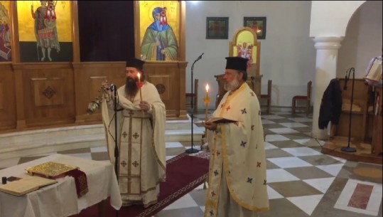 Pashkët në Gjirokastër ndryshe nga çdo vit tjetër! Katedralja me karriget bosh, tingujt e këmbënave njoftojnë Ringjalljen e Krishtit (VIDEO)