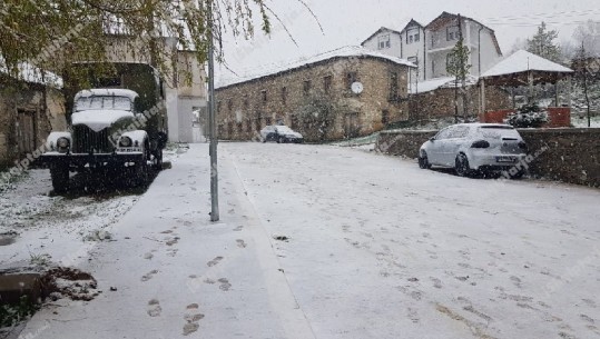 Dëborë në maj! Shishtaveci zbardhet pas ditëve me diell (FOTO+VIDEO)