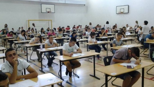 Maturantë/Studentë në 2 metra largësi, maska dhe dezinfektim të këpucëve! Pastrim çdo 2 orë! Masat e rrepta për hapjen pjesërisht të shkollave