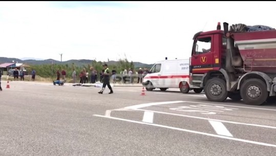 Fier, makina përplas për vdekje 55-vjeçarin me motoçikletë (VIDEO)