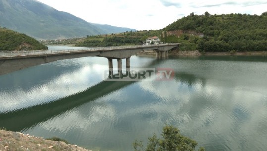 Shirat bekojnë ekonominë, HEC-i i Fierzës arrin afër kuotës maksimale (VIDEO)