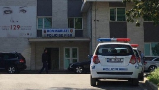 Iu gjetën fidanë kanabisi në banesë, arrestohet i ati, në kërkim djali 21-vjeçar