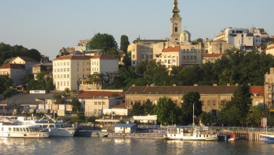 Covid-Serbi/ Përkeqësohet situata, Vuçiç parajamëron rivendosjen e masave kufizuese! BIRN: Shifrat më të larta se ato zyrtare (VIDEO)